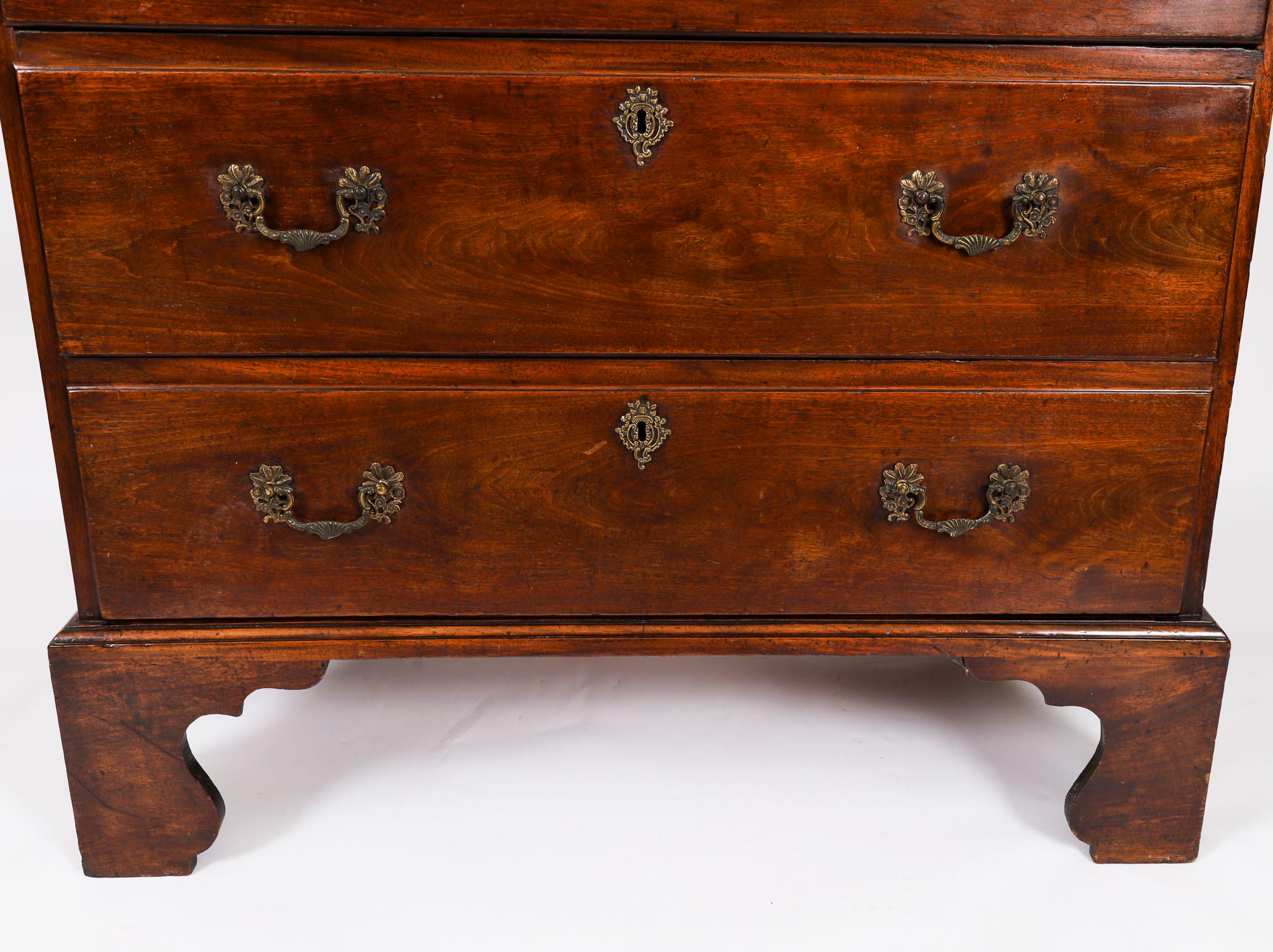 Antico cassettone in mogano di Giorgio III Secretaire XVIII secolo in vendita 3