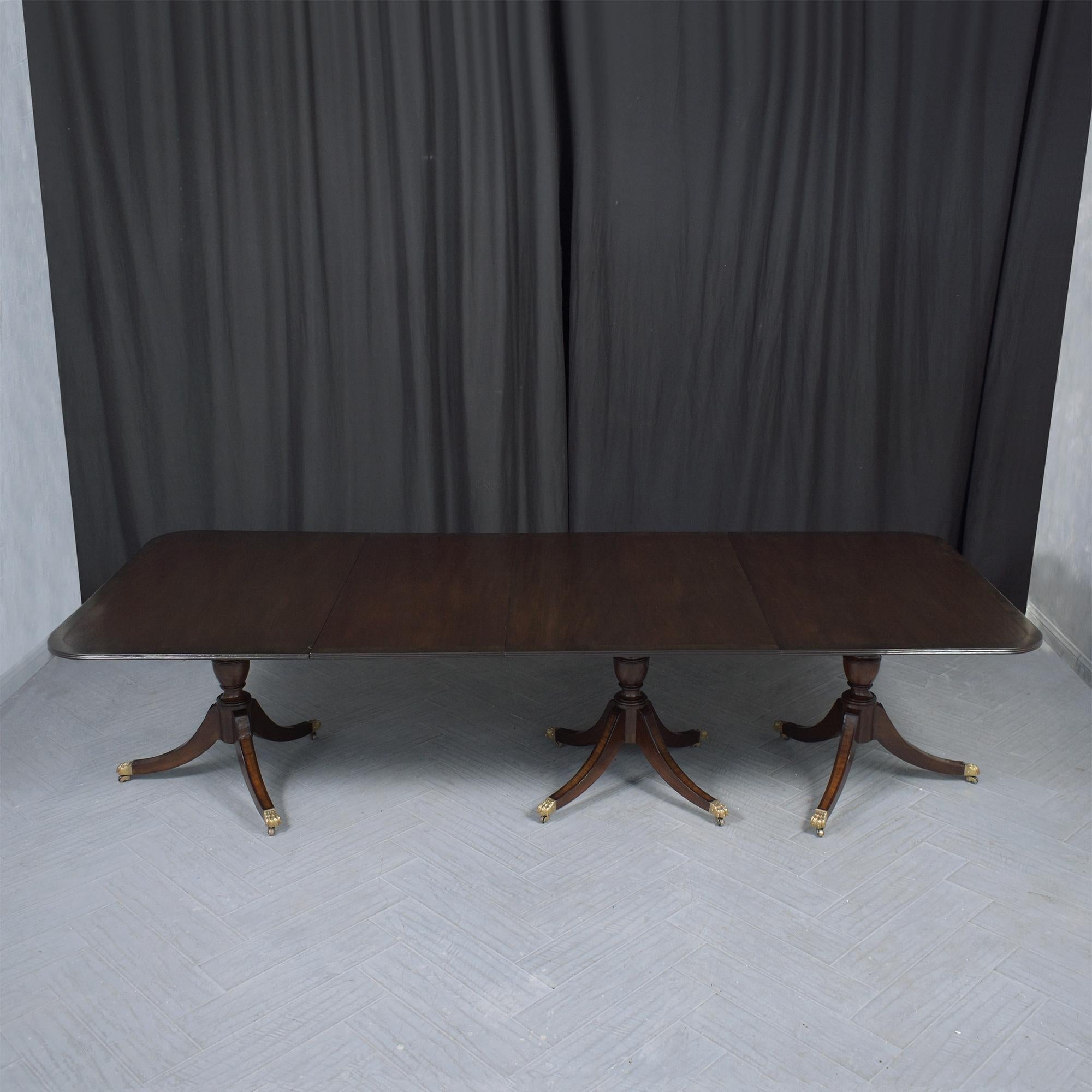 Restored 1890s George III Mahogany Dining Table with Extendable Leaves In Good Condition For Sale In Los Angeles, CA