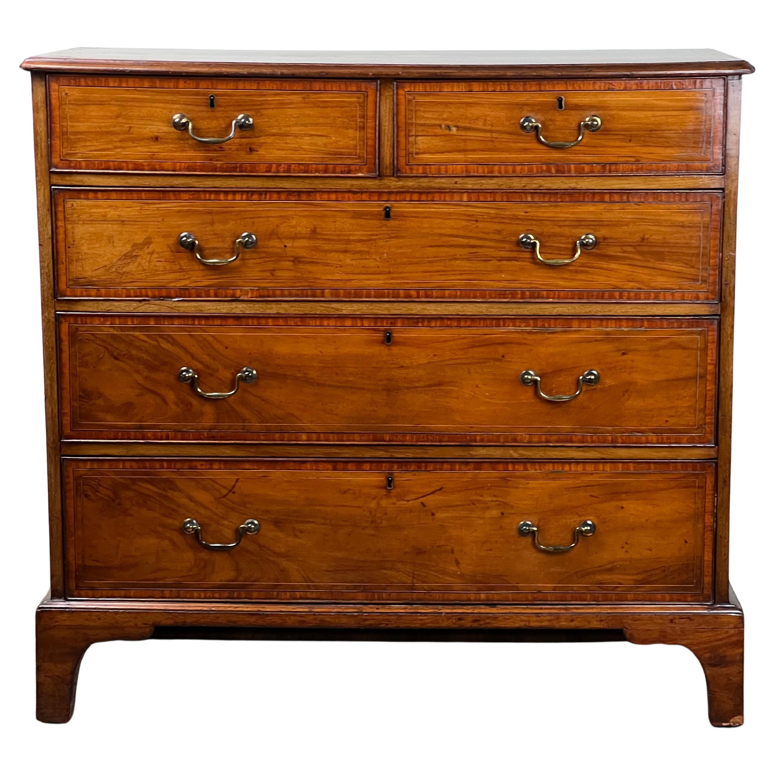 Antico cassettone di Giorgio III in mogano con fascia a due su tre cassetti c.1800