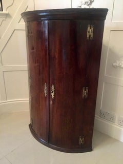 Ancienne armoire d'angle suspendue en acajou de George III avec arc de cercle