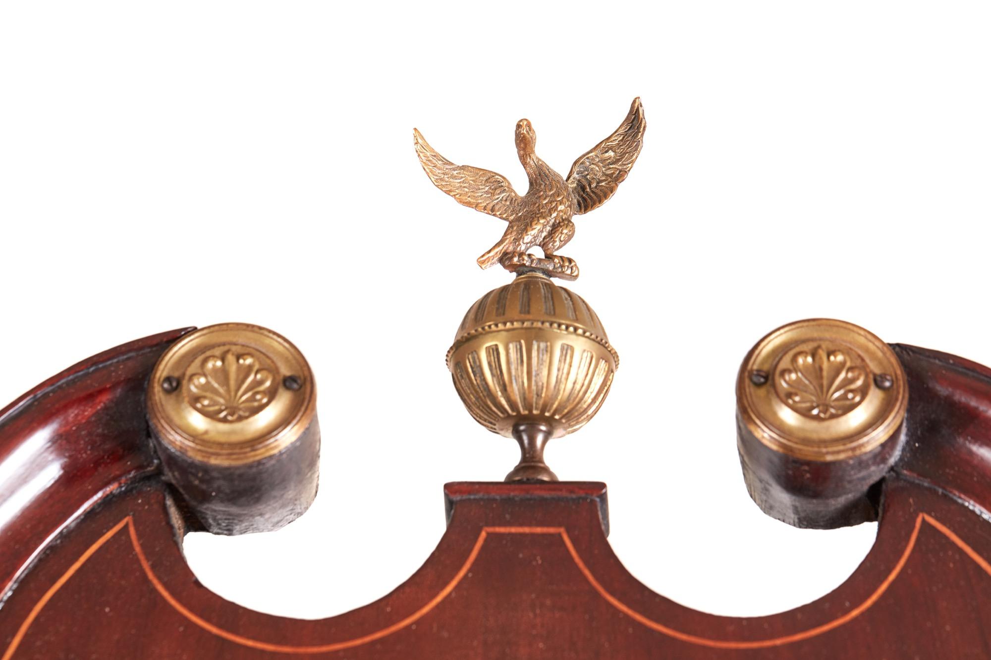 Intarsio Antico orologio a pendolo a otto giorni intarsiato in mogano di Giorgio III in vendita