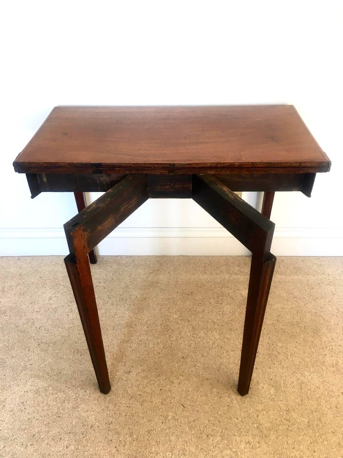 Antique 18th century George III mahogany inlaid tea table having a quality mahogany lift up top crossbanded in satinwood which opens to reveal a polished figured mahogany inside crossbanded in satinwood, mahogany frieze also crossbanded in satinwood