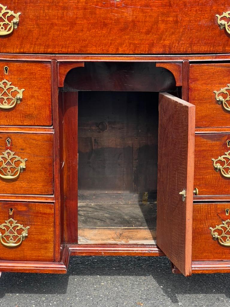 Antique George III Mahogany Kneehole Desk c. Late 18th Century For Sale 5