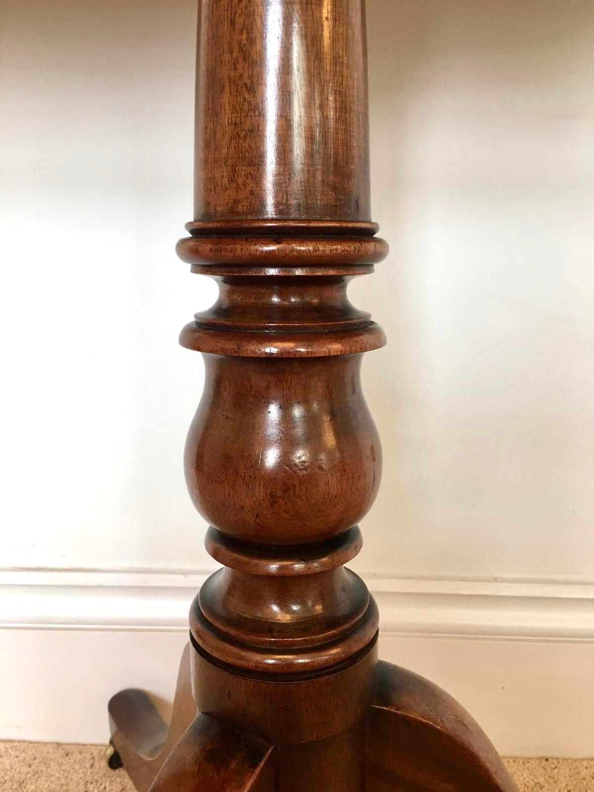 Lampe/table ancienne en acajou de style George III en vente 2