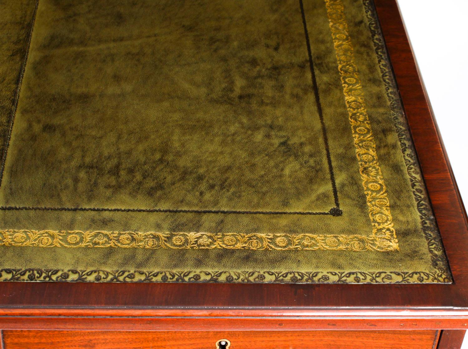 Antique George III Mahogany Partners Pedestal Desk, 18th Century In Good Condition In London, GB