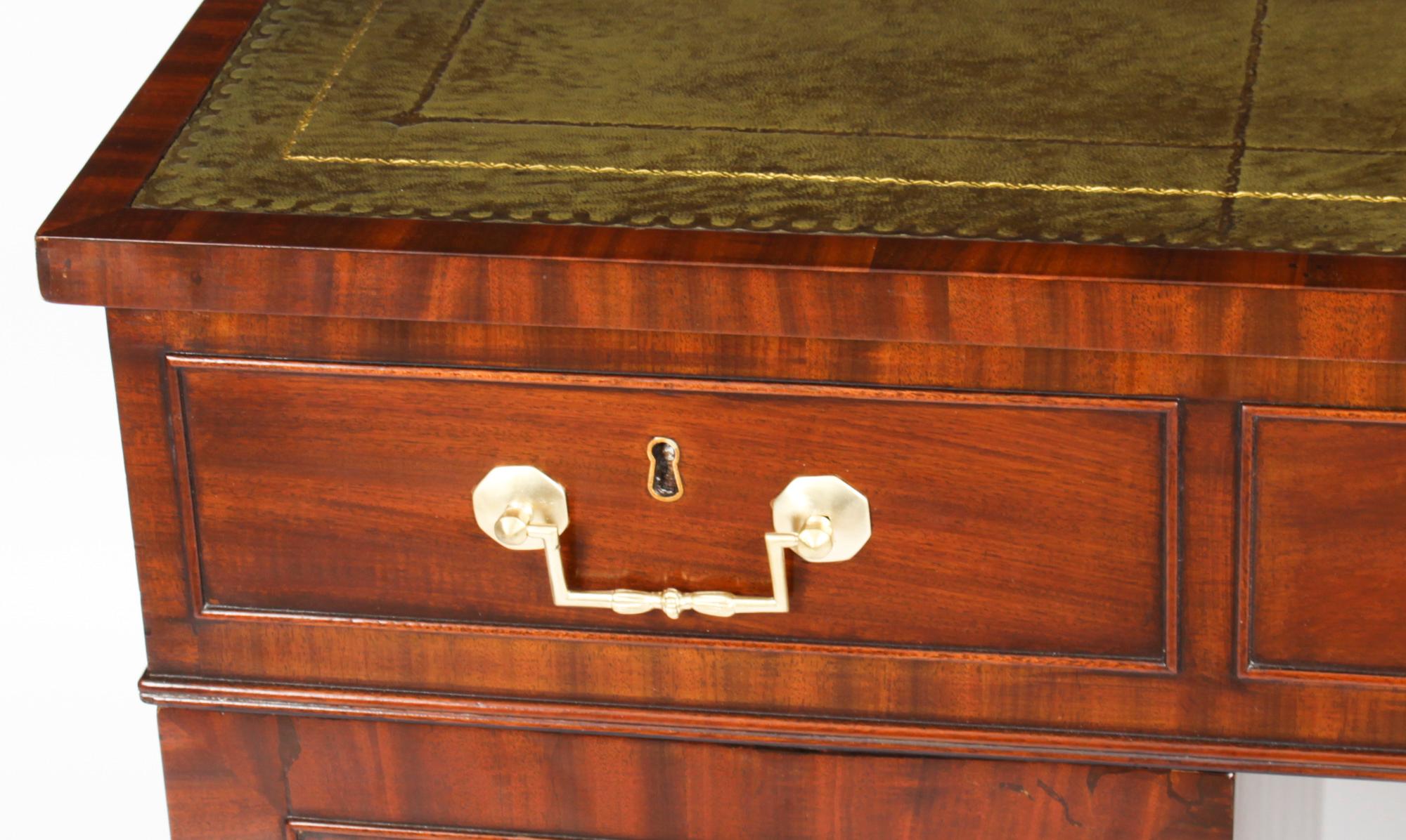 Antique George III Mahogany Pedestal Desk, 18th Century 13