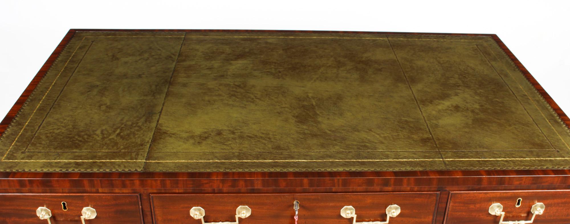 English Antique George III Mahogany Pedestal Desk, 18th Century
