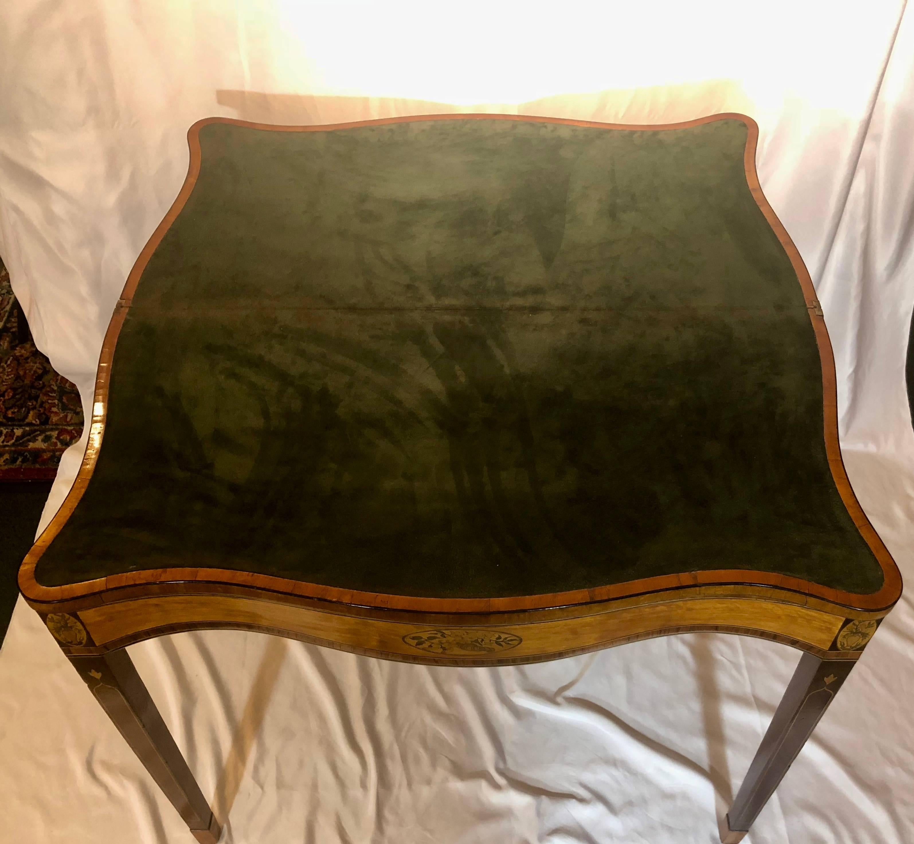 Antique English George III Mahogany Serpentine Side Table In Good Condition For Sale In New Orleans, LA