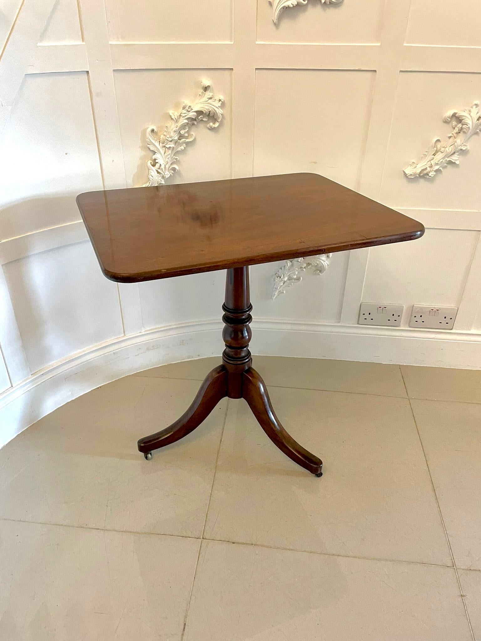 English Antique George III Mahogany Side/Lamp Table For Sale