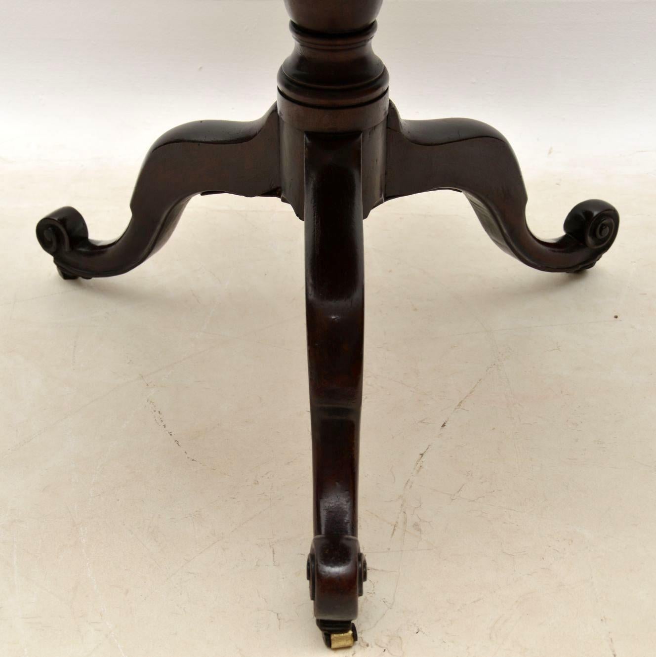 This is a fine quality antique period solid mahogany George III tripod based table in very good condition and dating to around the 1790 period or a bit earlier. It’s actually quite a useful size and could be used as a small dining table. The tripod