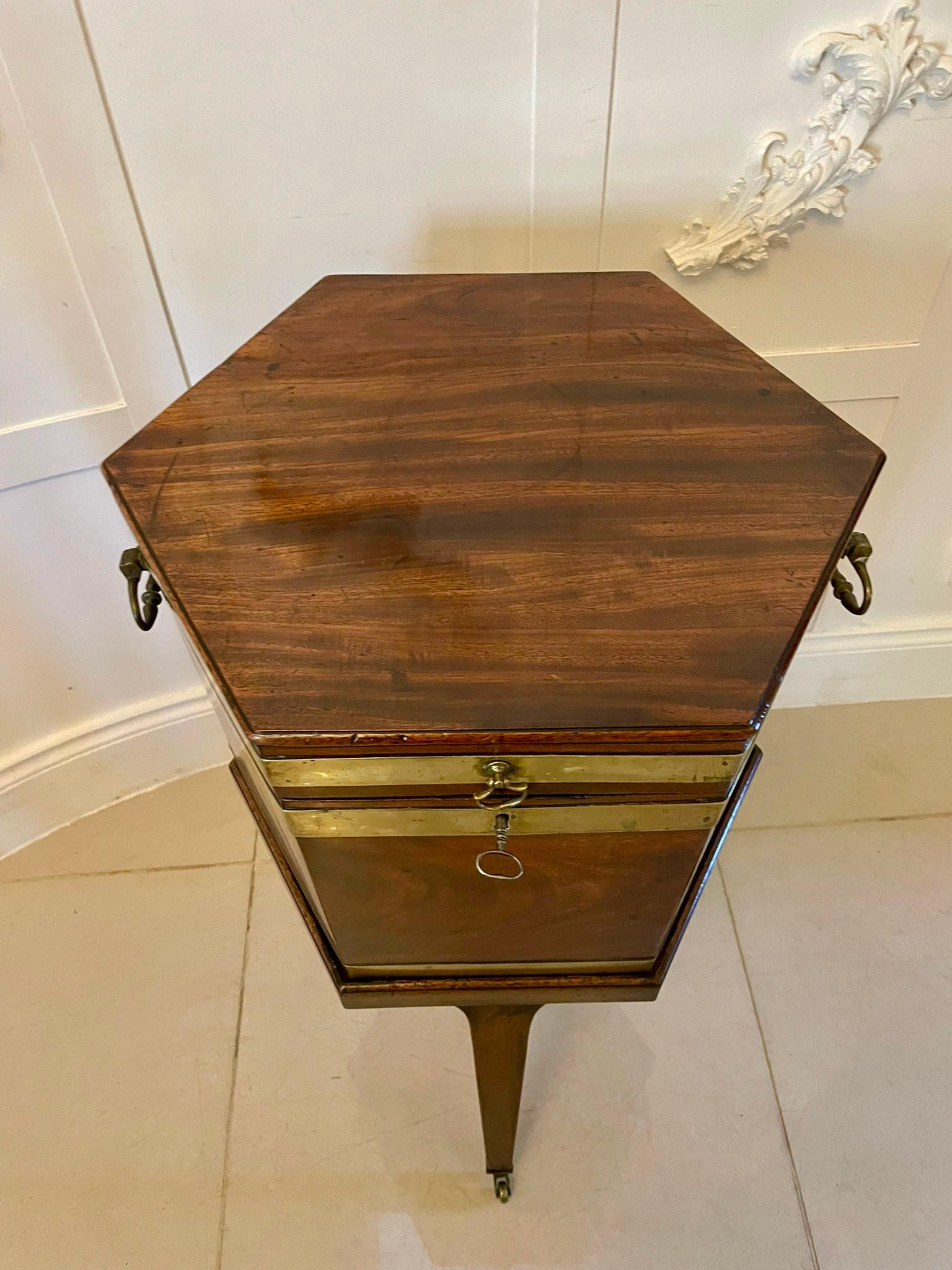 Antiker George III. Mahagoni-Weinkühler/Lampentisch auf Ständer (Englisch) im Angebot