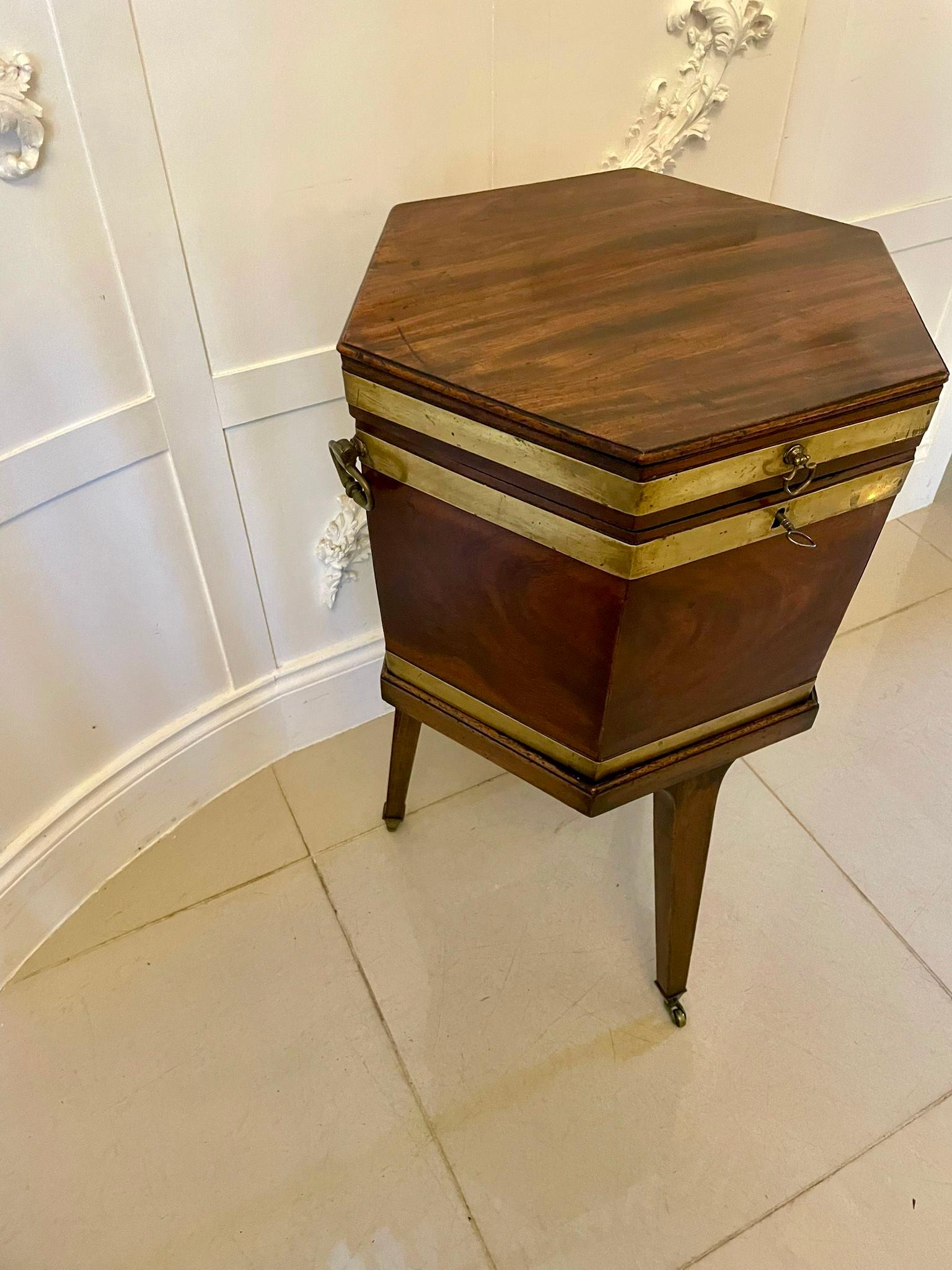 Antiker George III. Mahagoni-Weinkühler/Lampentisch auf Ständer im Zustand „Gut“ im Angebot in Suffolk, GB