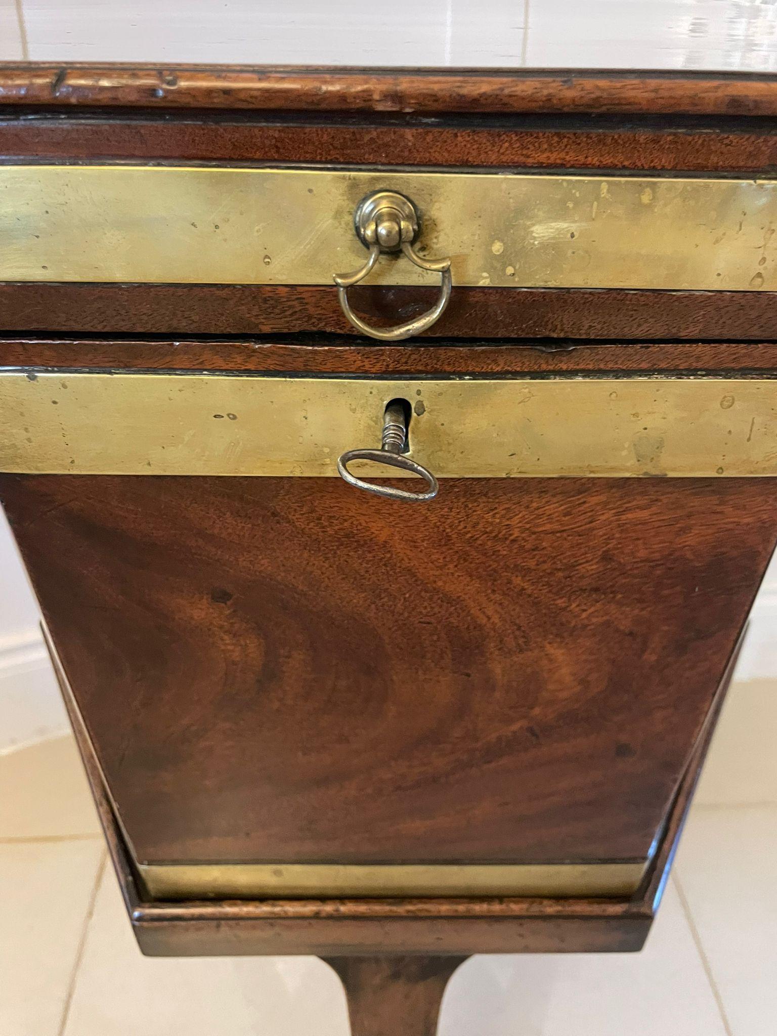 Antiker George III. Mahagoni-Weinkühler/Lampentisch auf Ständer im Angebot 2