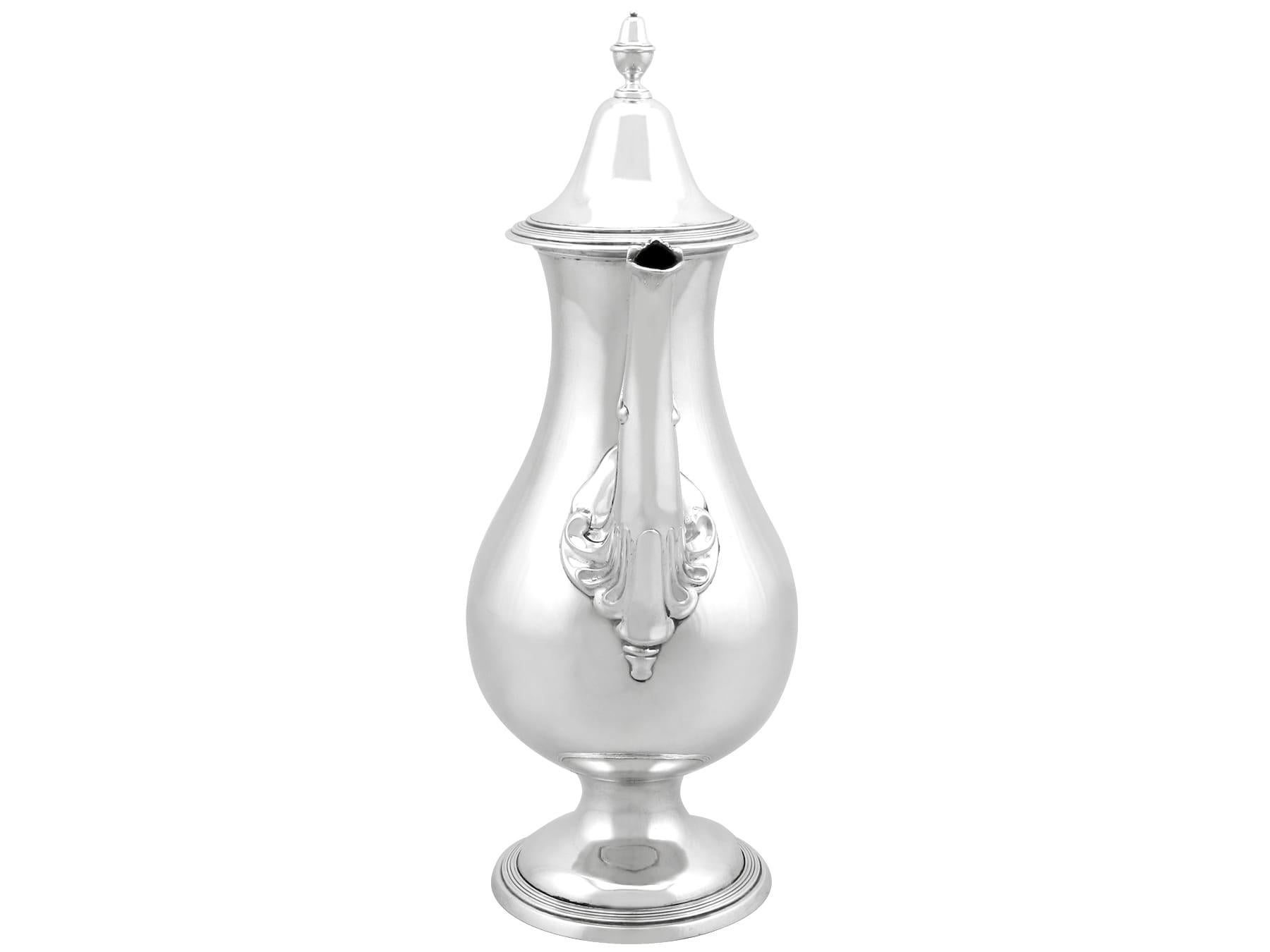 Antique George III Newcastle Sterling Silver Coffee Pot In Excellent Condition For Sale In Jesmond, Newcastle Upon Tyne