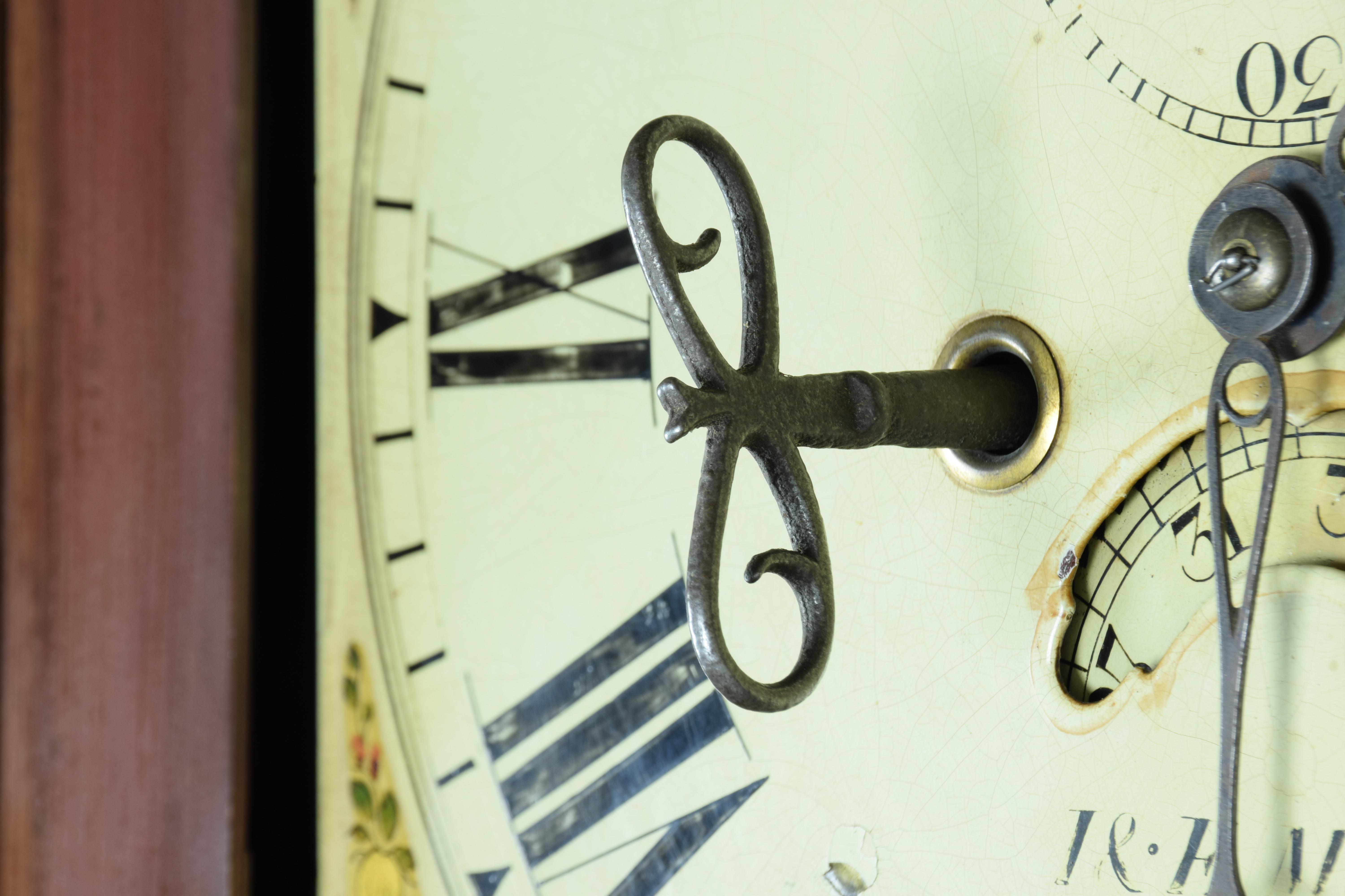 Chêne Antiquité - Horloge de longue durée en chêne et acajou de George III en vente