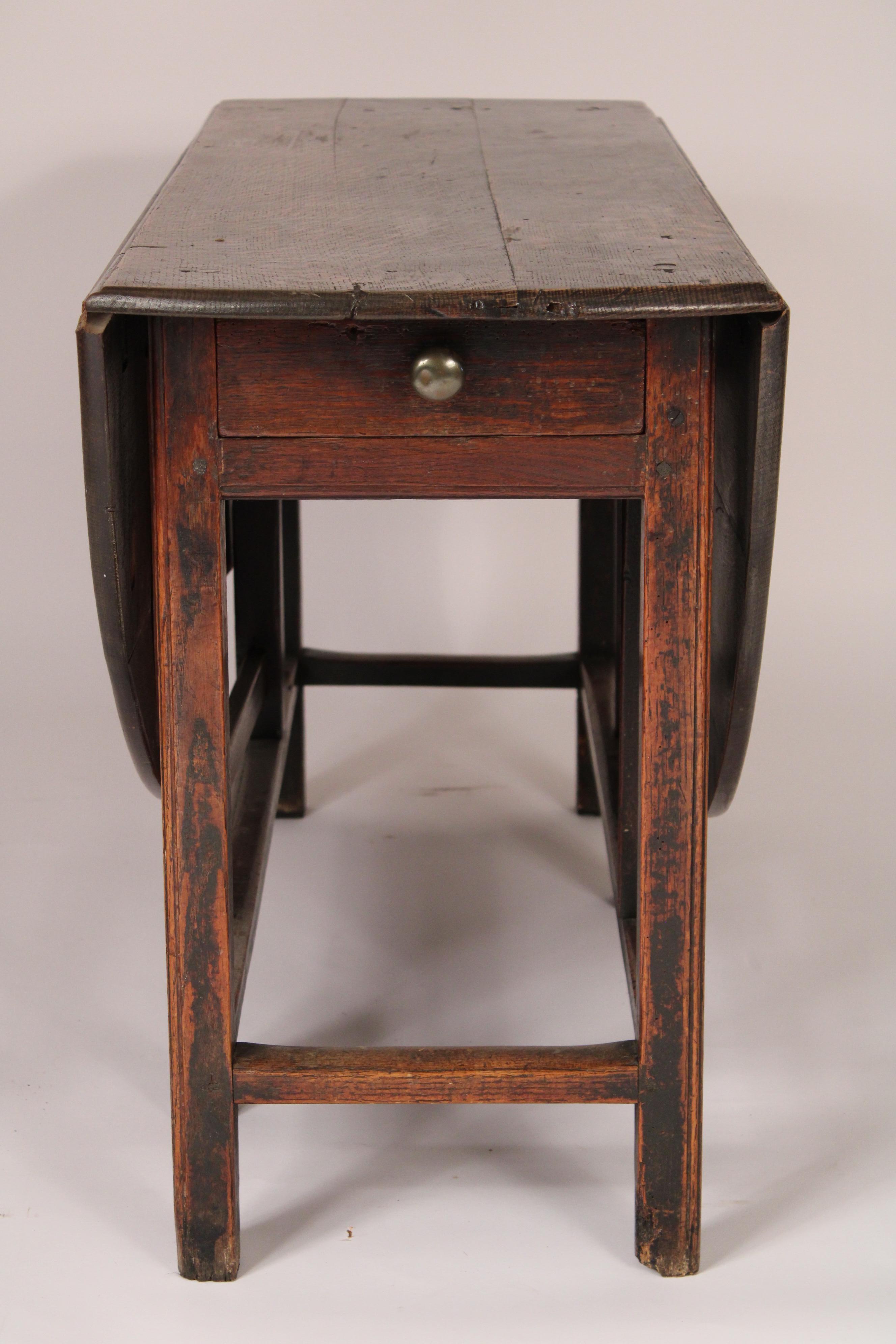 Antique George III Oak Gateleg table In Good Condition For Sale In Laguna Beach, CA