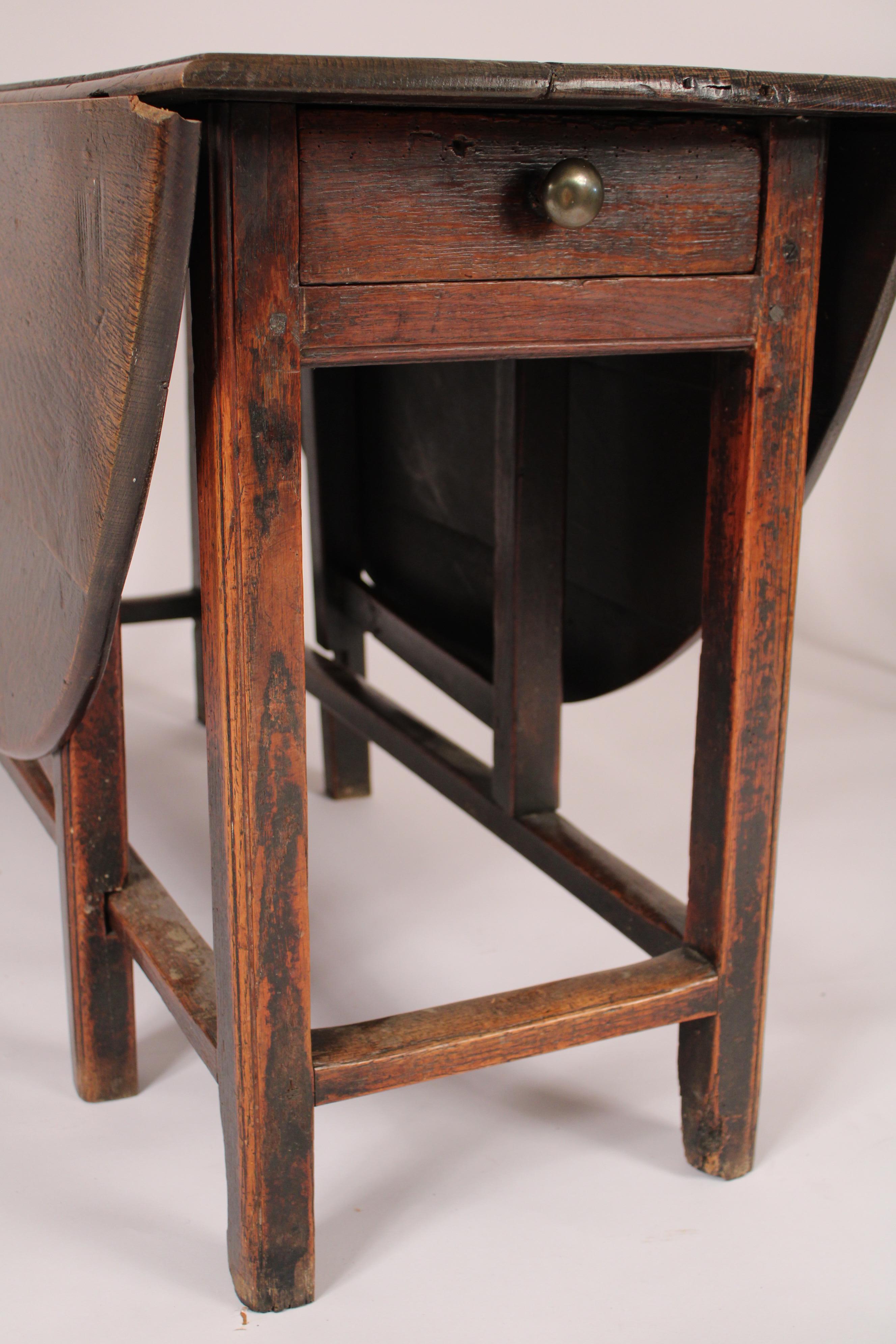 Antique George III Oak Gateleg table For Sale 4