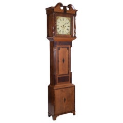 Antiguo reloj de caja larga Jorge III de roble y caoba