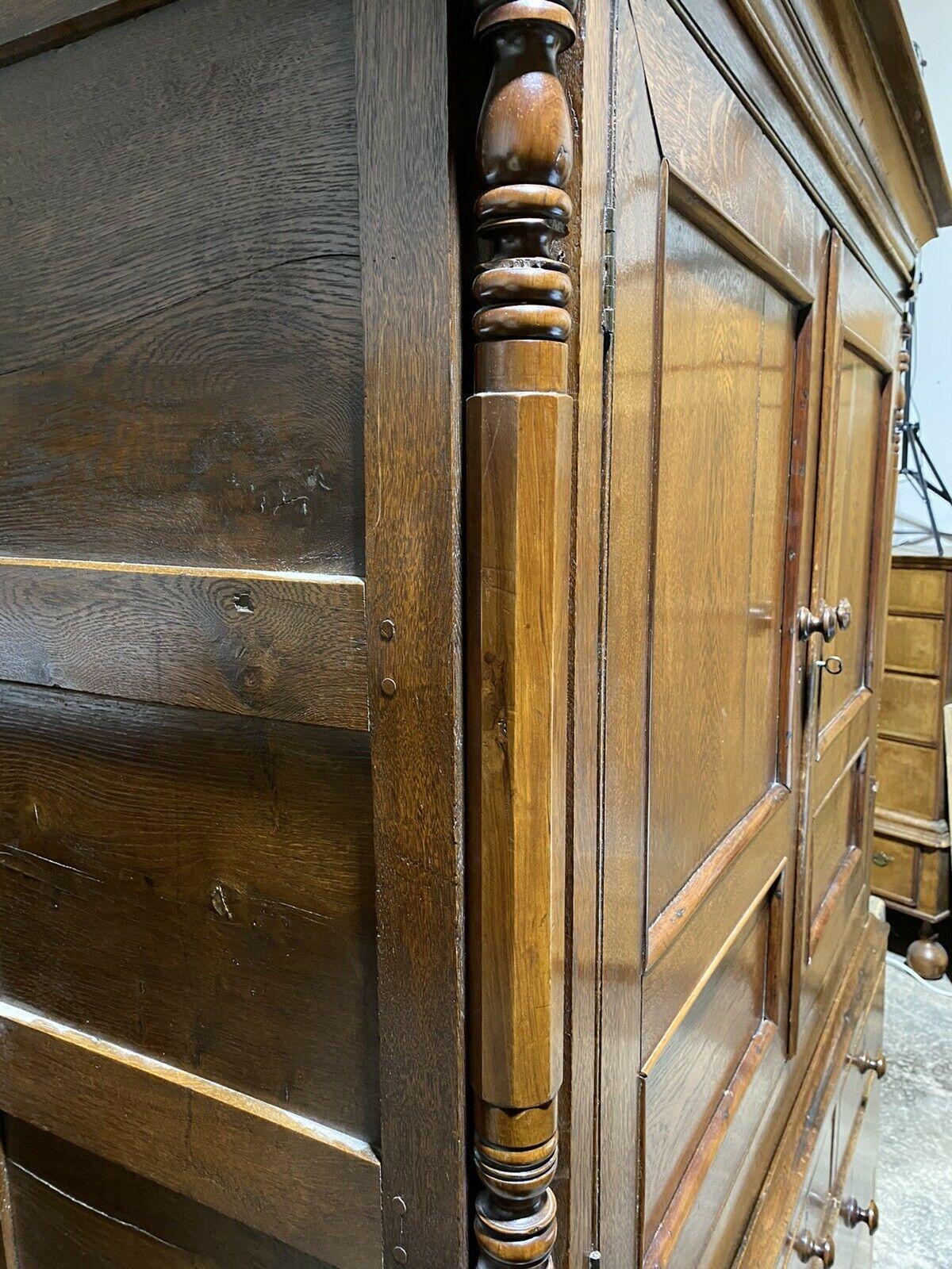 Antique George III Oak & Yew Press Housekeeper’s Cupboard In Good Condition For Sale In Leicestershire, GB