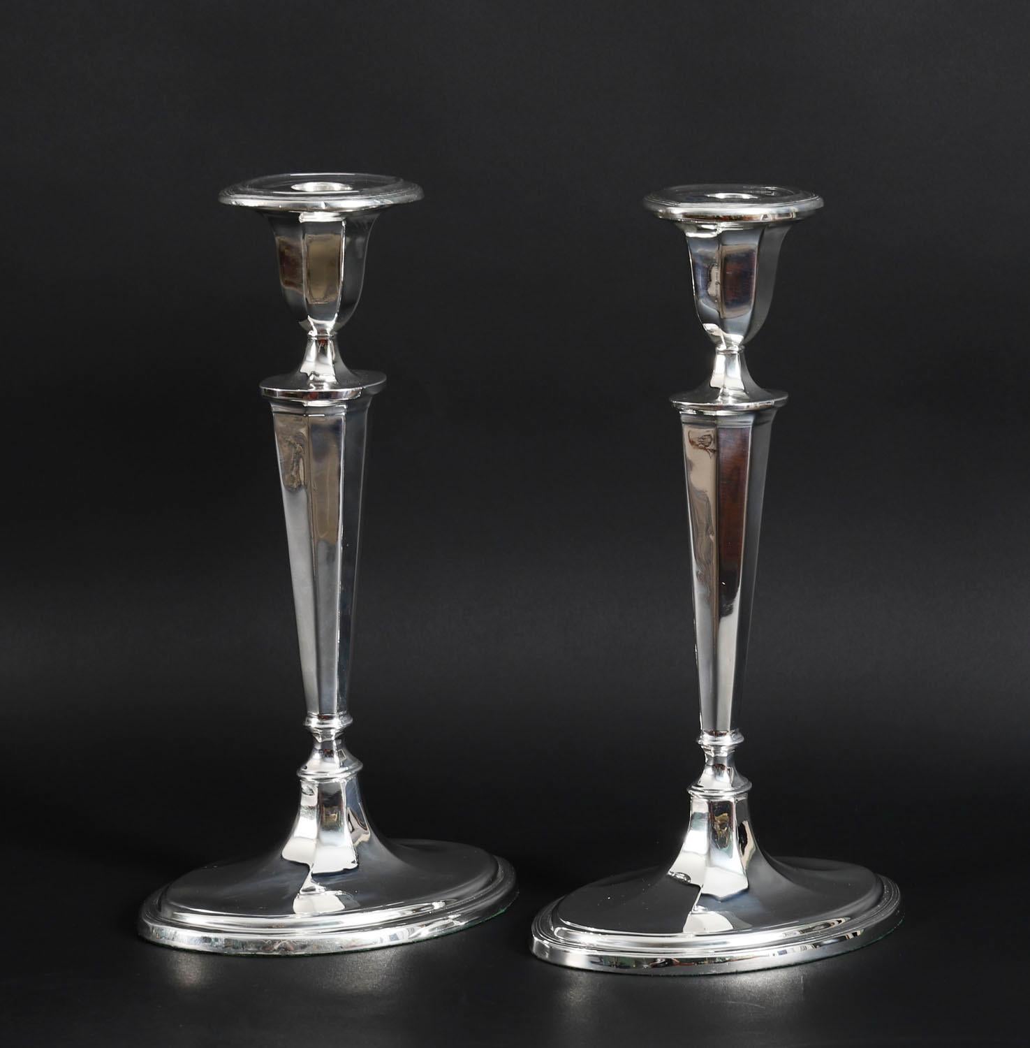 This is an exquisite pair of antique English George III Old Sheffield Plate, silver on copper, candlesticks, Circa 1790 in date.

Raised on oval bases on a tapered stem they both feature a fluted design. The underside of the bases still bear the