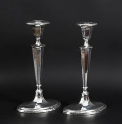 Paire de chandeliers anciens George III en métal argenté de Sheffield 18e siècle