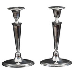 Antica coppia di candelieri George III Old Sheffield placcati in argento del XVIII secolo