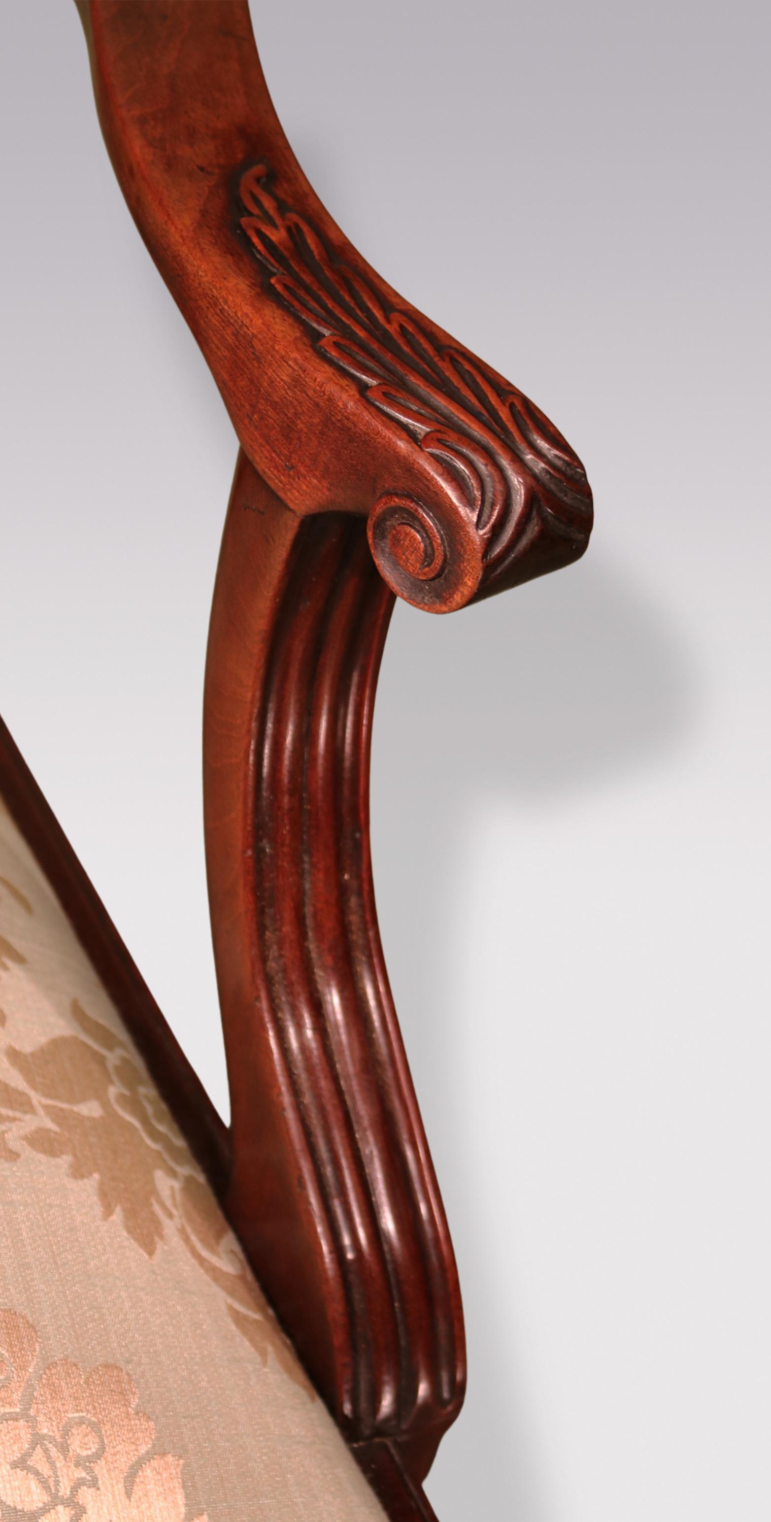 Antique George III period carved mahogany armchair In Good Condition For Sale In London, GB
