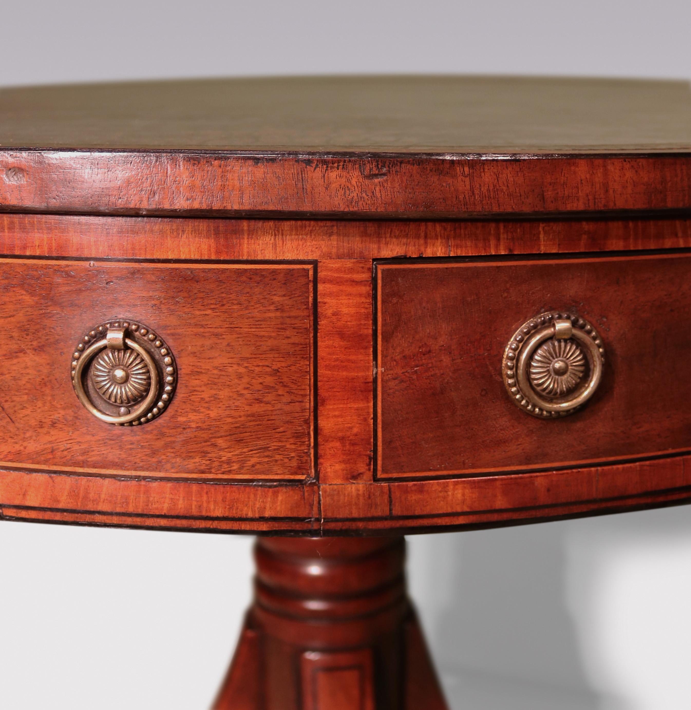 Anglais Ancienne table à tambour d'époque George III en acajou et citronnier en vente
