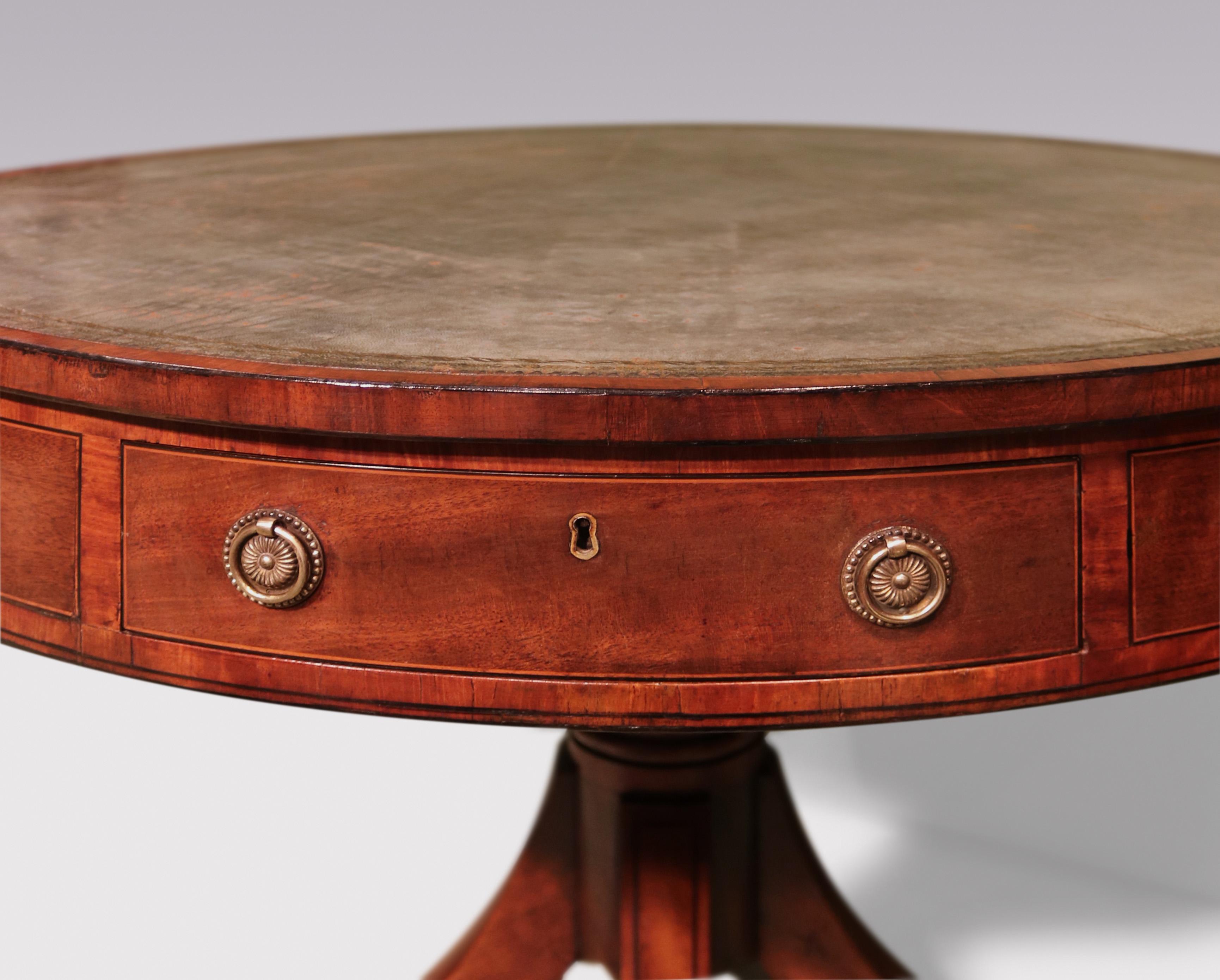 Ancienne table à tambour d'époque George III en acajou et citronnier Bon état - En vente à London, GB