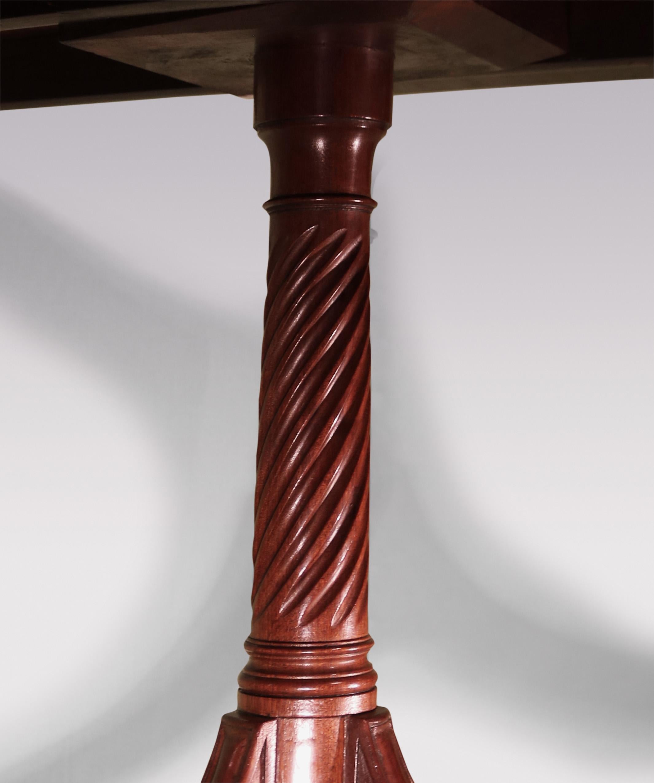 Anglais Ancienne table centrale en acajou de la période George III en vente