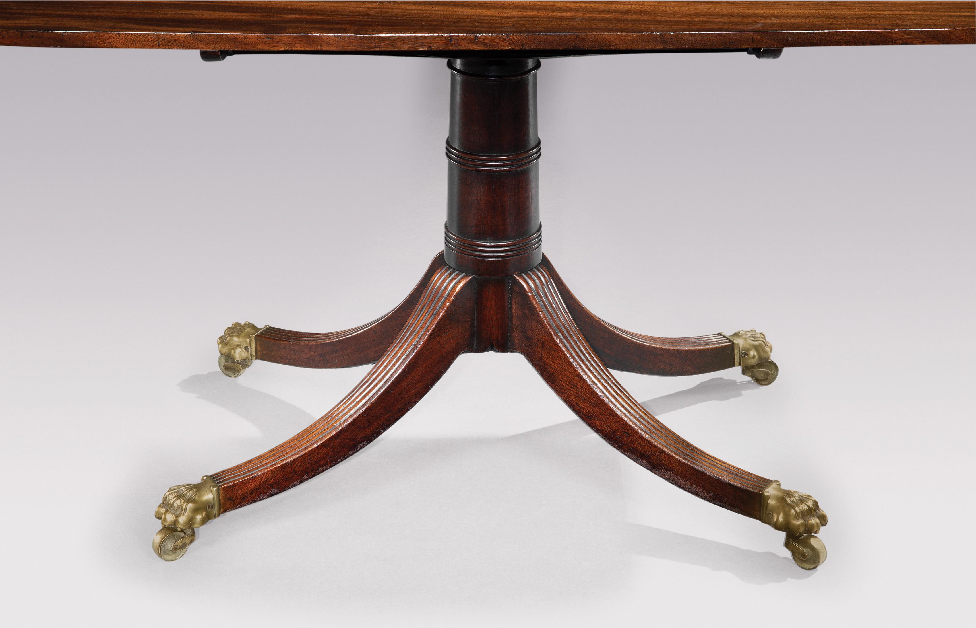 English Antique George III Period Mahogany Five Pillar Dining Table For Sale