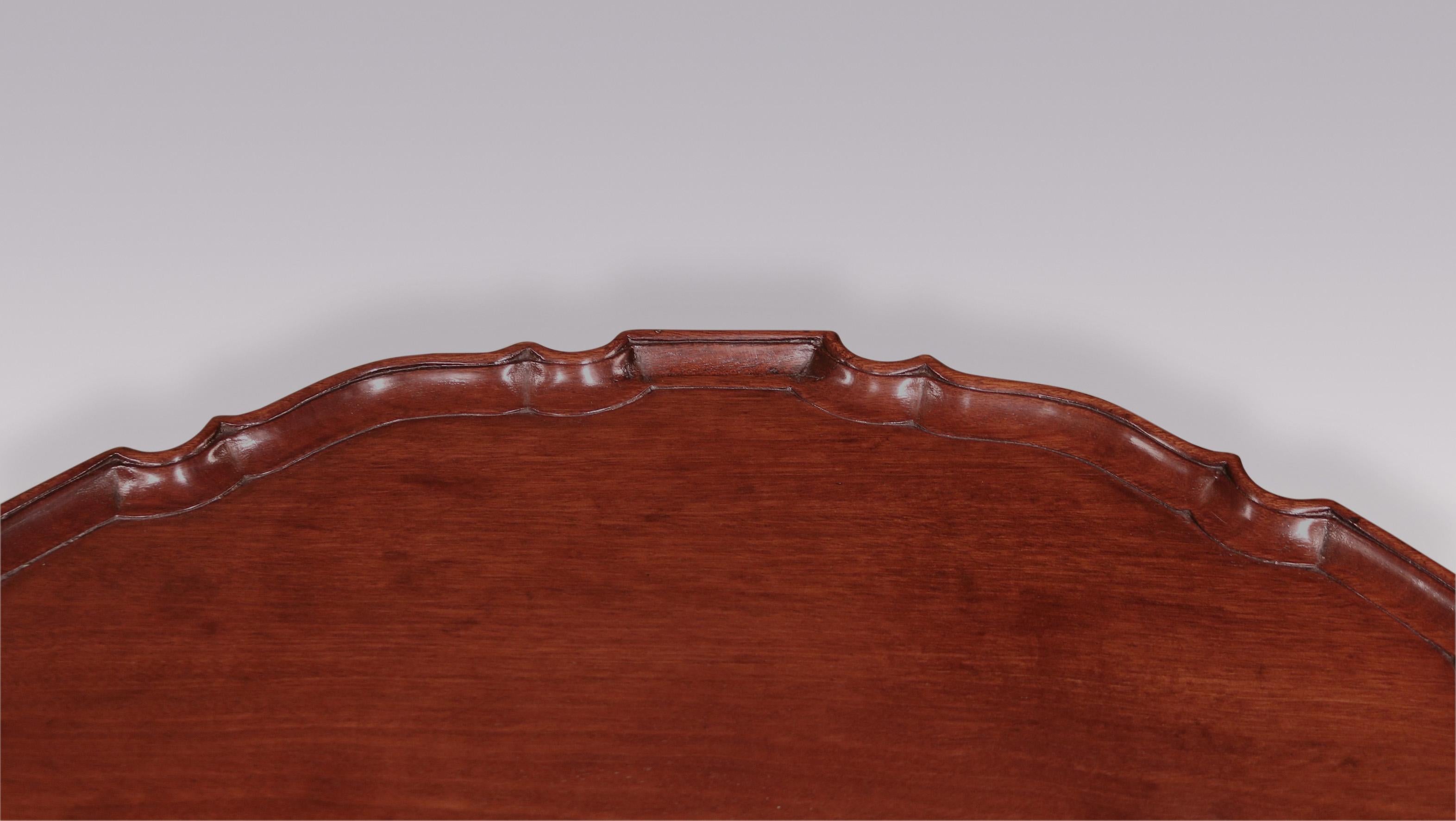 Chippendale Ancienne table tripode en acajou de la période George III en vente