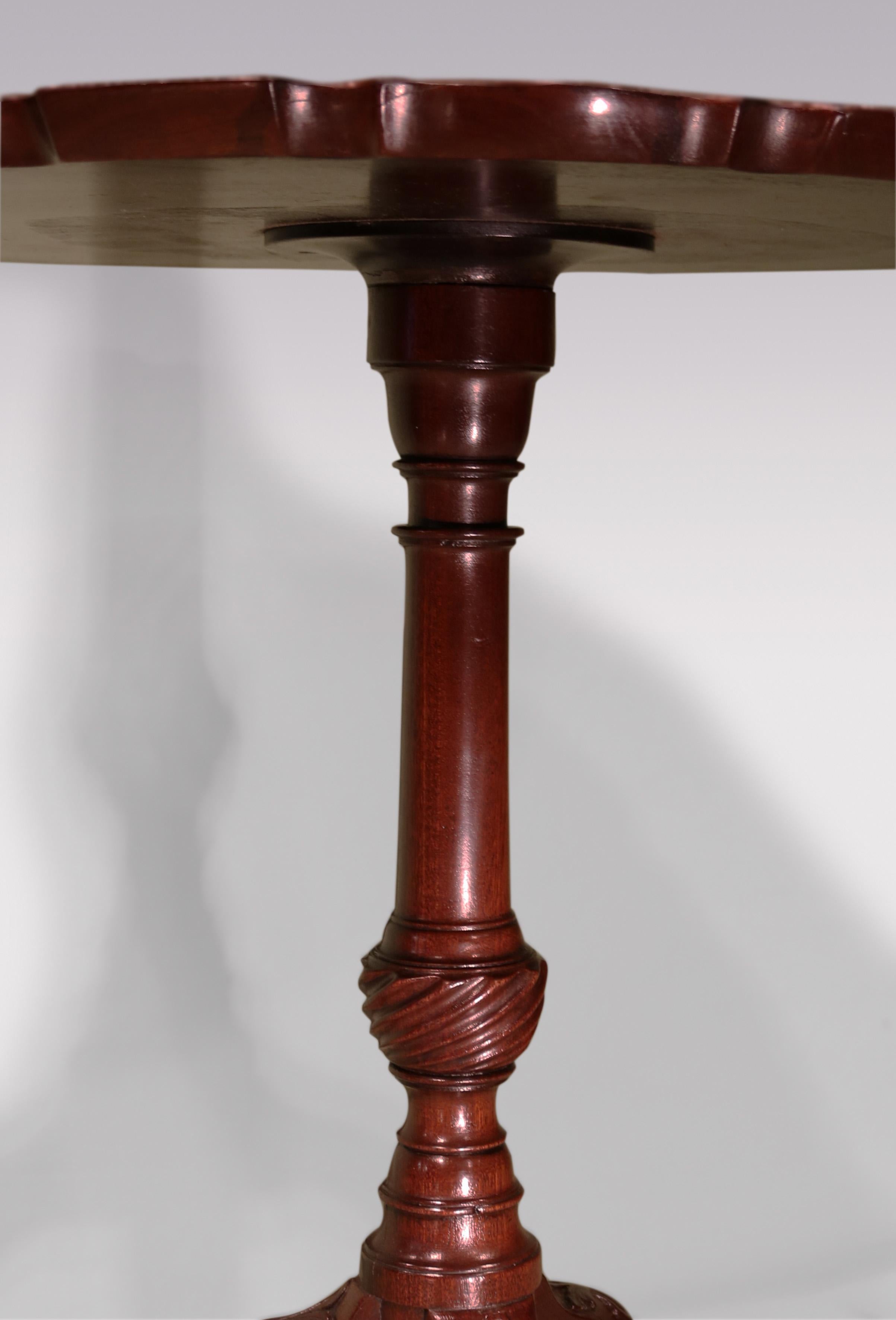 Anglais Ancienne table tripode en acajou de la période George III en vente