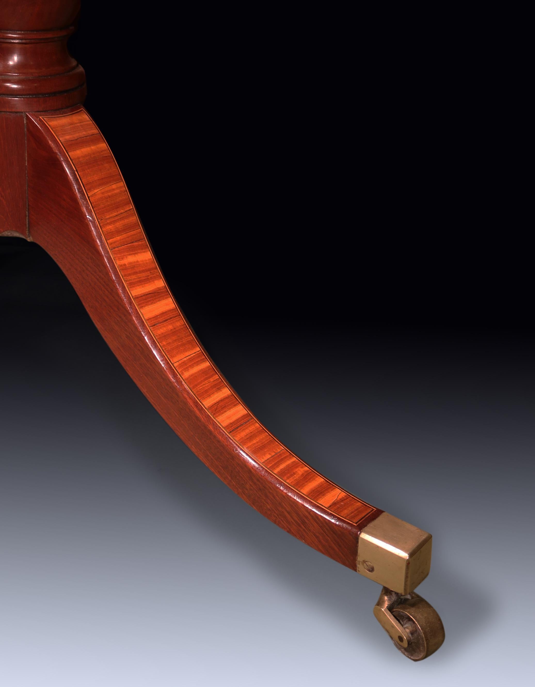 Mahogany Antique George III period oval mahogany and satinwood breakfast table For Sale