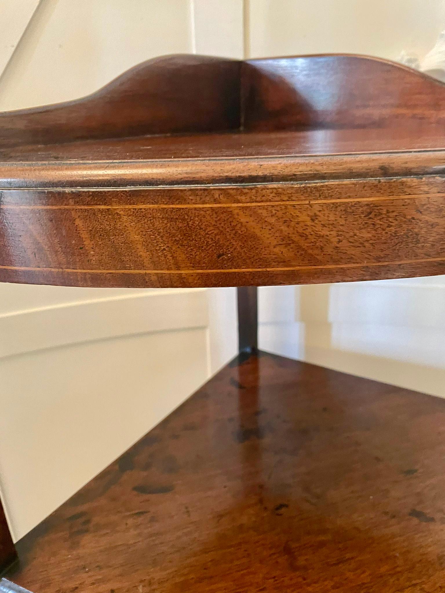 Antique George III Quality Mahogany Bow Fronted Corner Table In Good Condition In Suffolk, GB
