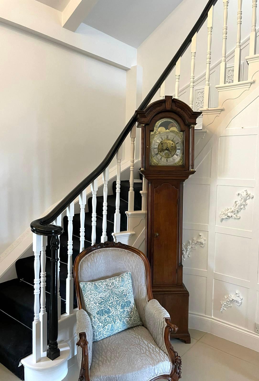 Antique George III quality brass face oak longcase clock by William Lister having a quality oak case with an arched top, two turned columns, arched glazed oak door opening to reveal a brass face with a silvered chapter ring, original hands and a