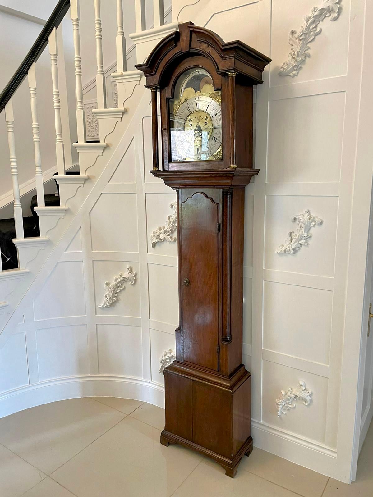 Anglais Horloge de parquet ancienne en chêne à face en laiton de qualité George III par William Lister en vente
