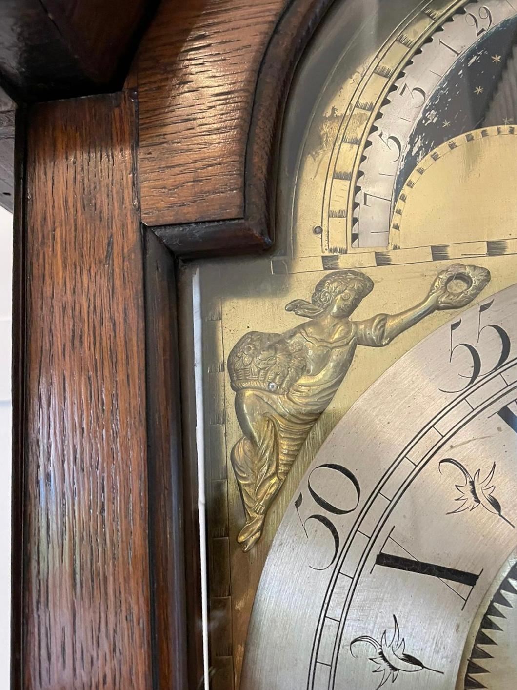Horloge de parquet ancienne en chêne à face en laiton de qualité George III par William Lister en vente 2