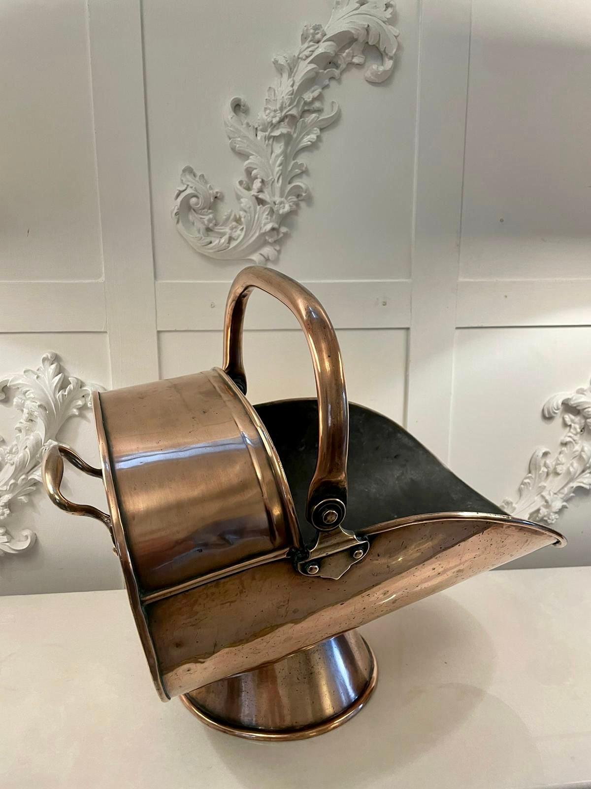 Quality antique George III copper coal scuttle having a swing carrying handle, shaped handle to the back standing on a circular base.

Measures: H 36 x W 50 x D 28cm
Date 1800
 