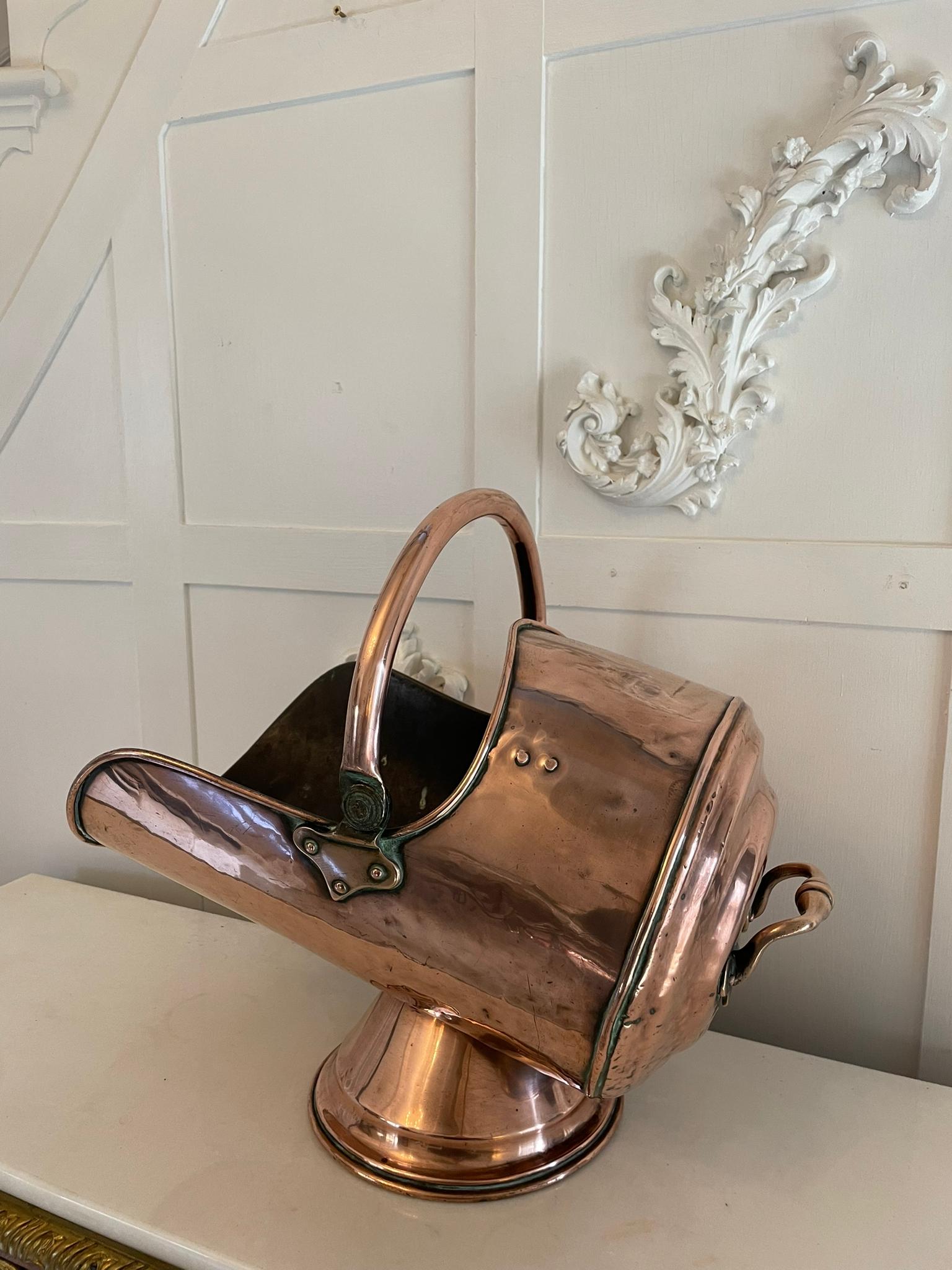 Antique George III Quality Copper Helmet Coal Scuttle In Good Condition For Sale In Suffolk, GB
