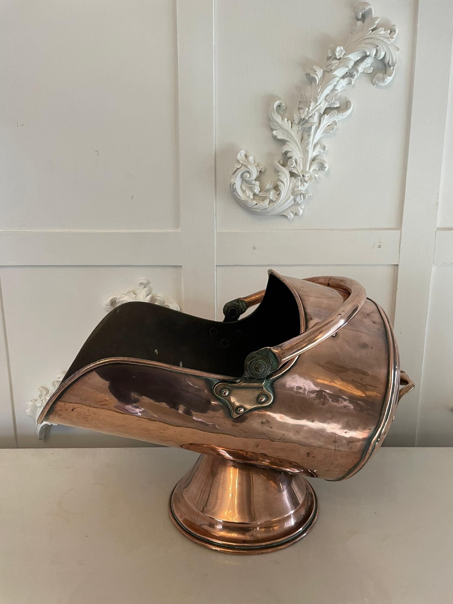 Antique casque en cuivre de qualité George III en vente 2