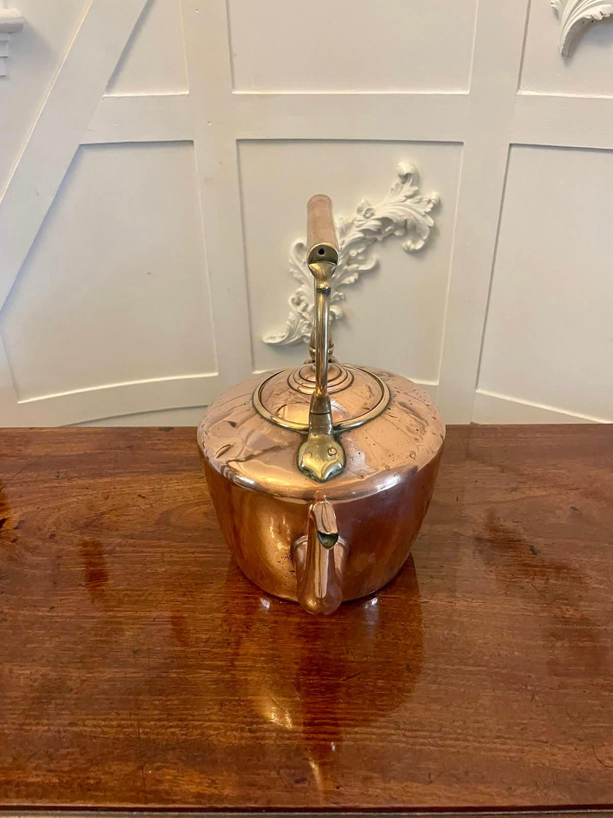 Antique George III quality copper kettle having a shaped handle, spout and lift off lid.

In lovely original condition. 


Dimensions:
Height 29 cm 
Width 28.5 cm 
Depth 20 cm 


Dated 1800   
