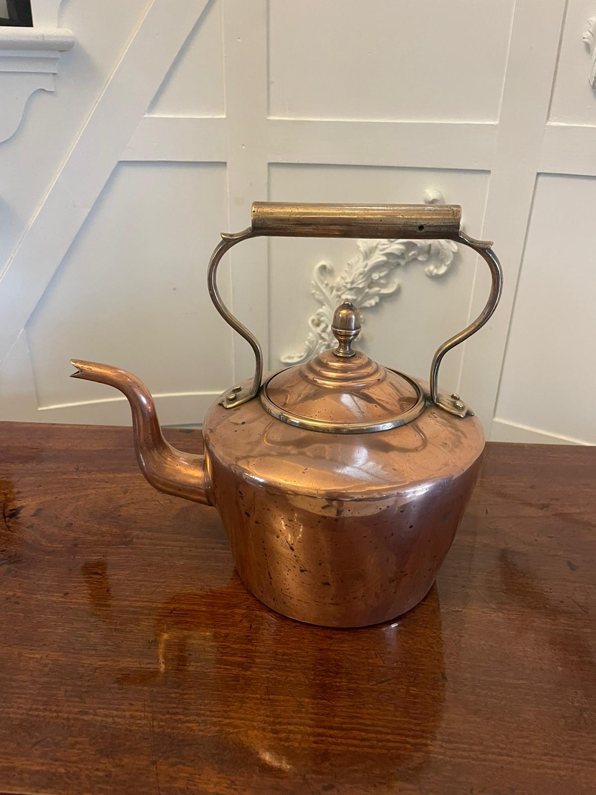 Antique George III quality copper kettle with a shaped handle, spout lift and lift off lid


We have a large stock of copper kettles of different sizes, please ask for further details


Dimensions:
Height 29 cm (11.41 in)
Width 31 cm (12.20
