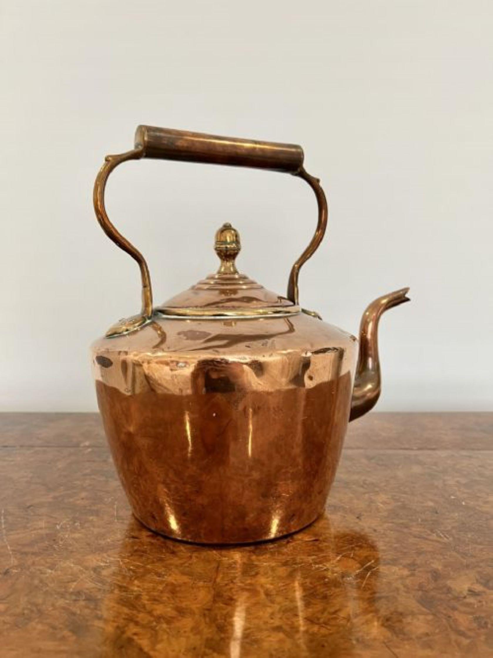 Antique George III copper kettle having a shaped handle and spout, lift off lid with original knob.