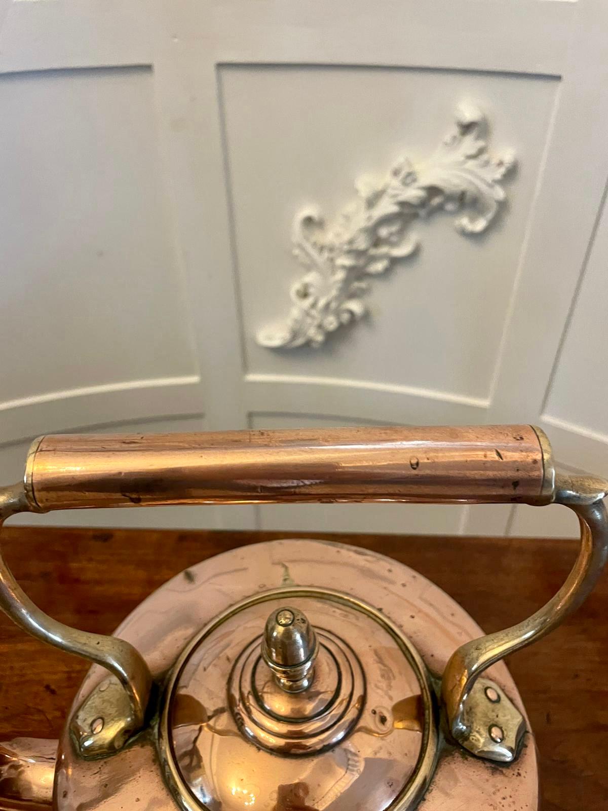 Bouilloire ancienne en cuivre de qualité George III  Bon état - En vente à Suffolk, GB