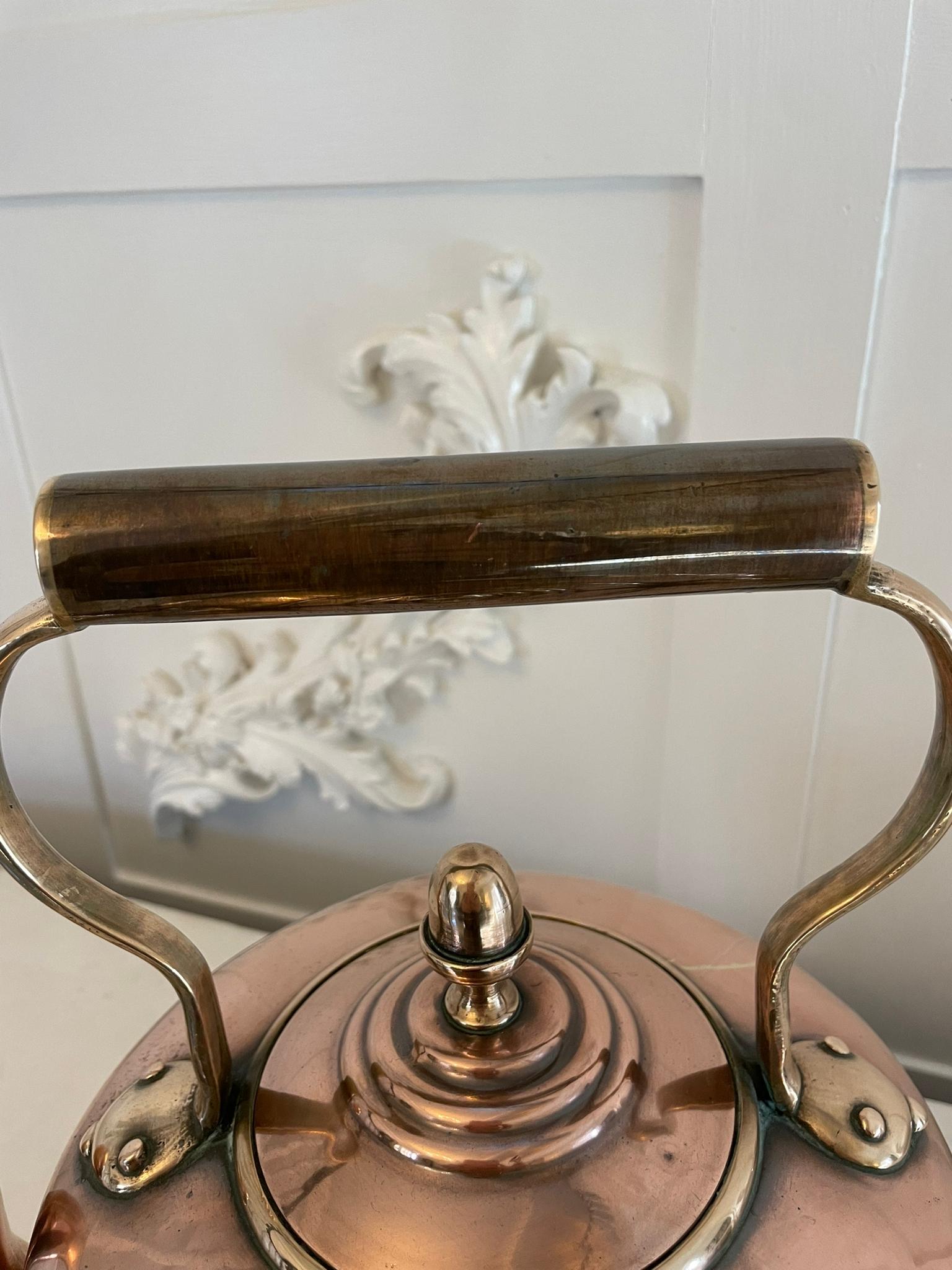  Bouilloire ancienne en cuivre de qualité George III  Bon état - En vente à Suffolk, GB