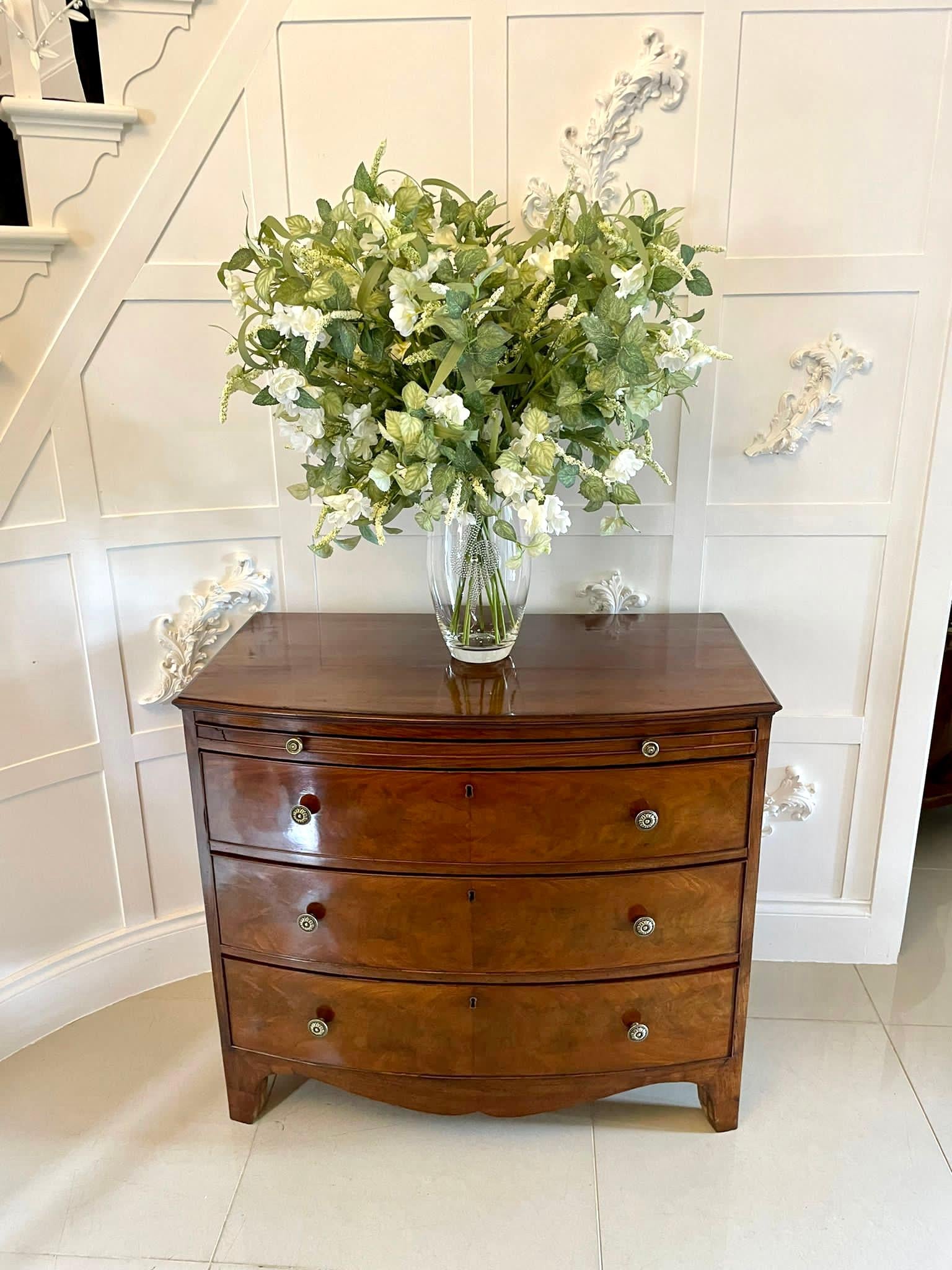  Antique George III Quality Figured Mahogany Bow Front Chest of 3 Drawers In Good Condition In Suffolk, GB
