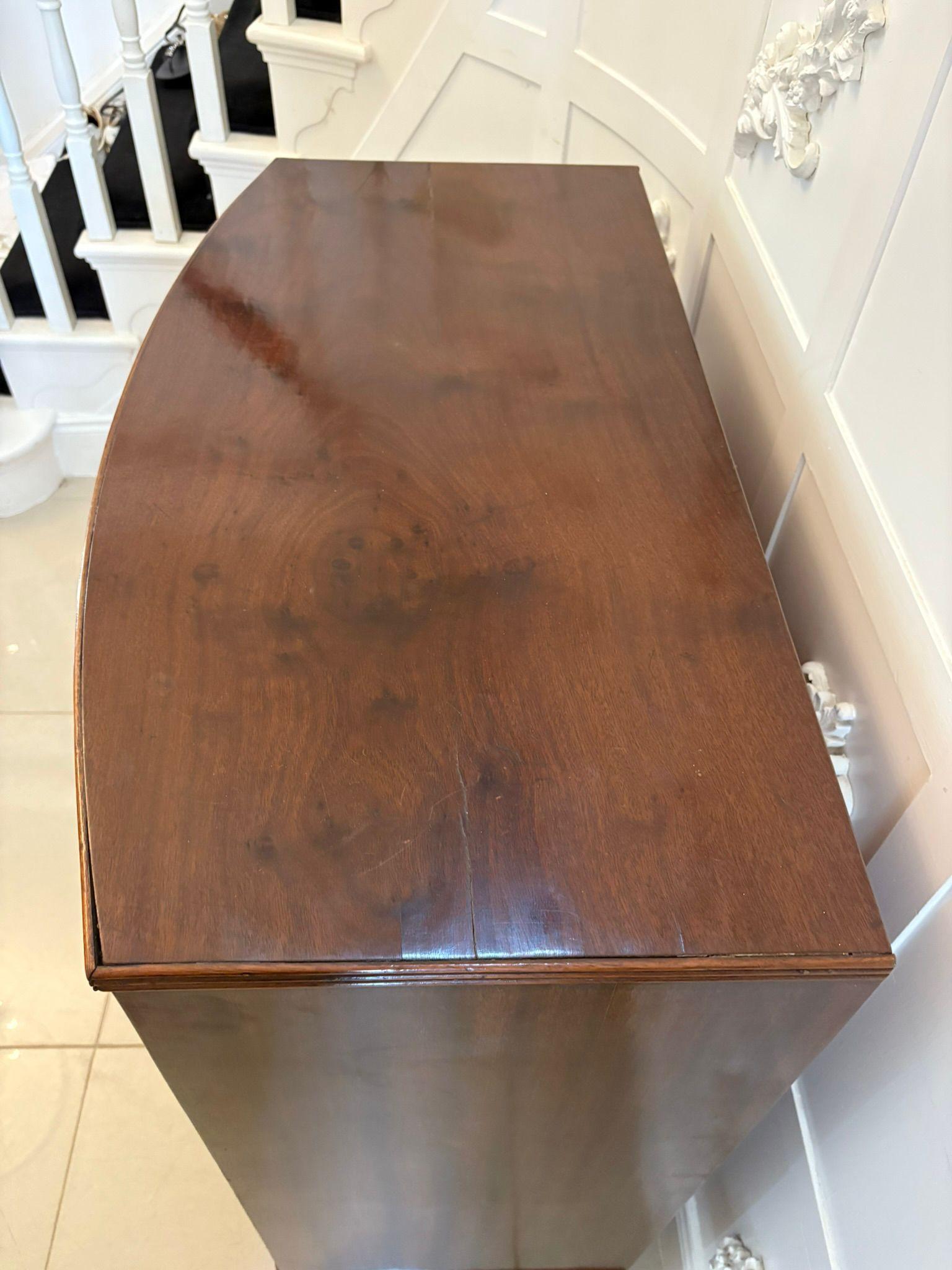 Antique George III Quality Figured Mahogany Bow Fronted Chest of 5 Drawers For Sale 2
