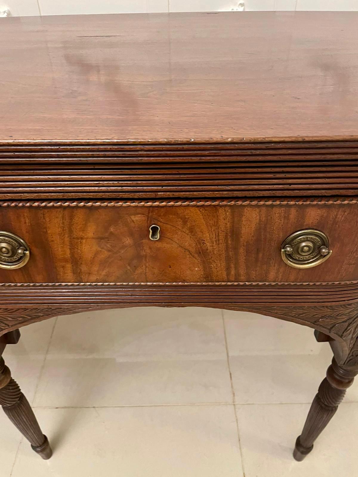 Antiguo Aparador de Caoba Figurada de Calidad Jorge III en venta 9