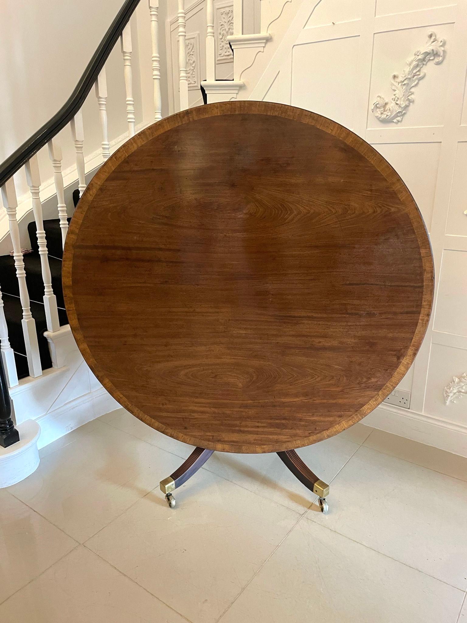 Antique George III Quality Figured Mahogany Circular Dining Table  For Sale 4